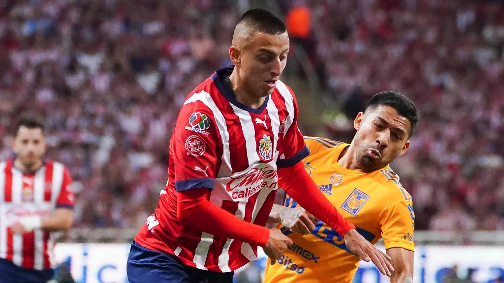 Tigres pone en la mira al ‘Piojo’ Alvarado, pero Chivas no quiere dejarlo ir