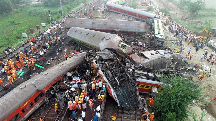choque-de-trenes-en-india-deja-238-muertos