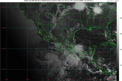 Depresión tropical 2-E se acerca a México, podría convertirse en tormenta Beatriz