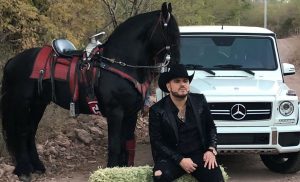 Los lujosos autos del Komander y cuánto valen