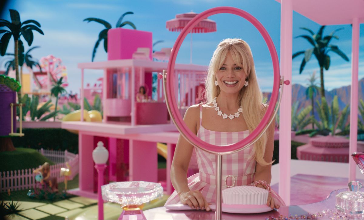 Margot Robbie abre las puertas de la casa de Barbie, conócela