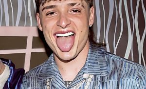 Peso Pluma: ¿Cuánto cuesta su dentadura de diamantes?