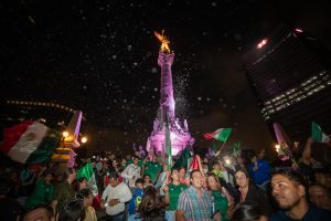 Afición toma Ángel de la Independencia para celebrar título de Copa Oro