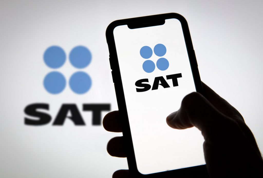 Logo del SAT escaneado en celular
