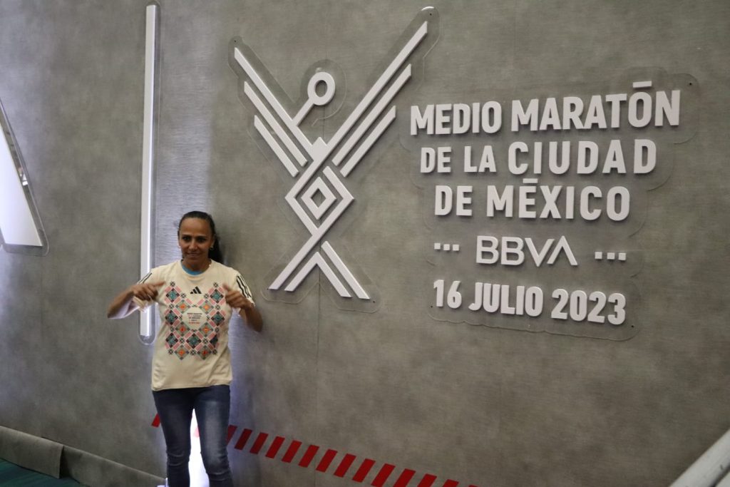 Logo del medio maratón de la CDMX