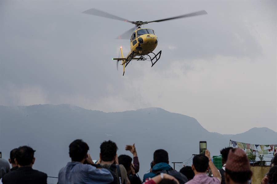Llegada de helicóptero con restos de turistas mexicanos.
