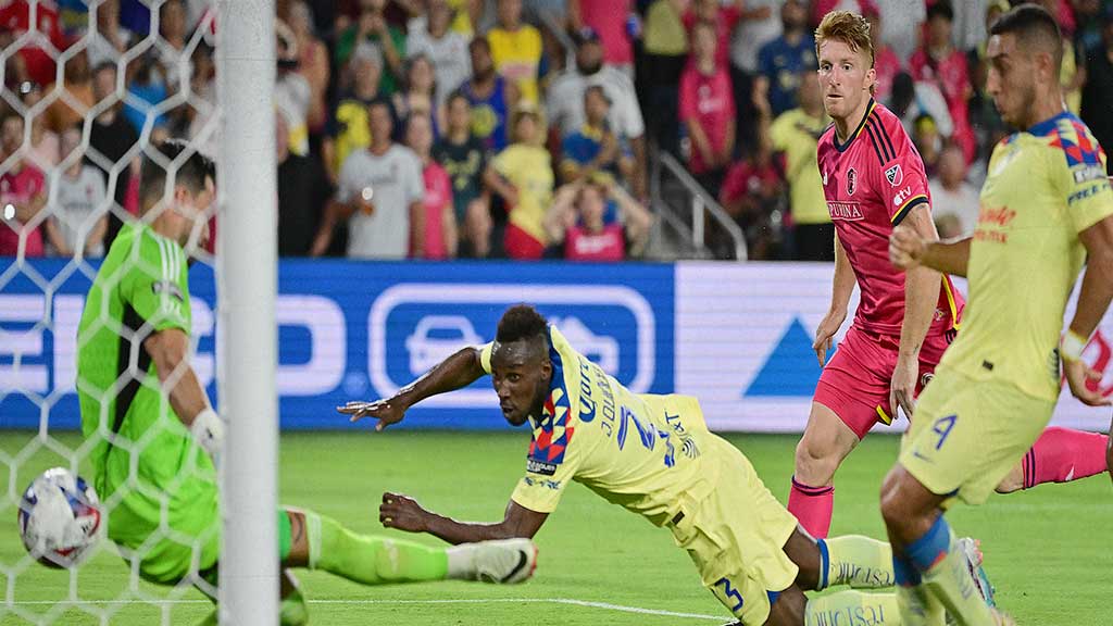 América sufre con el VAR; le anula dos goles y le marca penal polémico ante Columbus en Leagues Cup