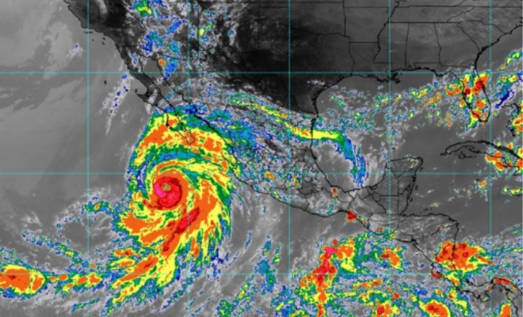 Imagen satelital del Huracán Hilary avanzando a México