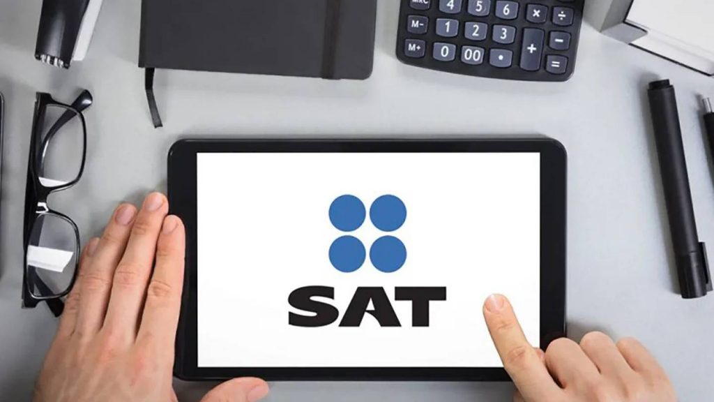 Tablet con portal del SAT
