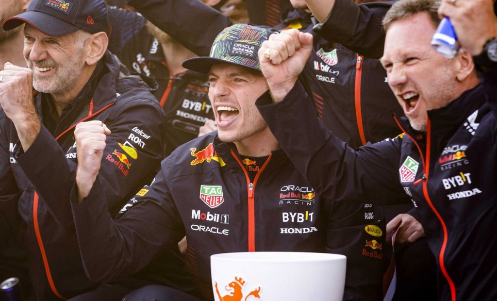 Max Verstappen celebrando premio de Fórmula 1