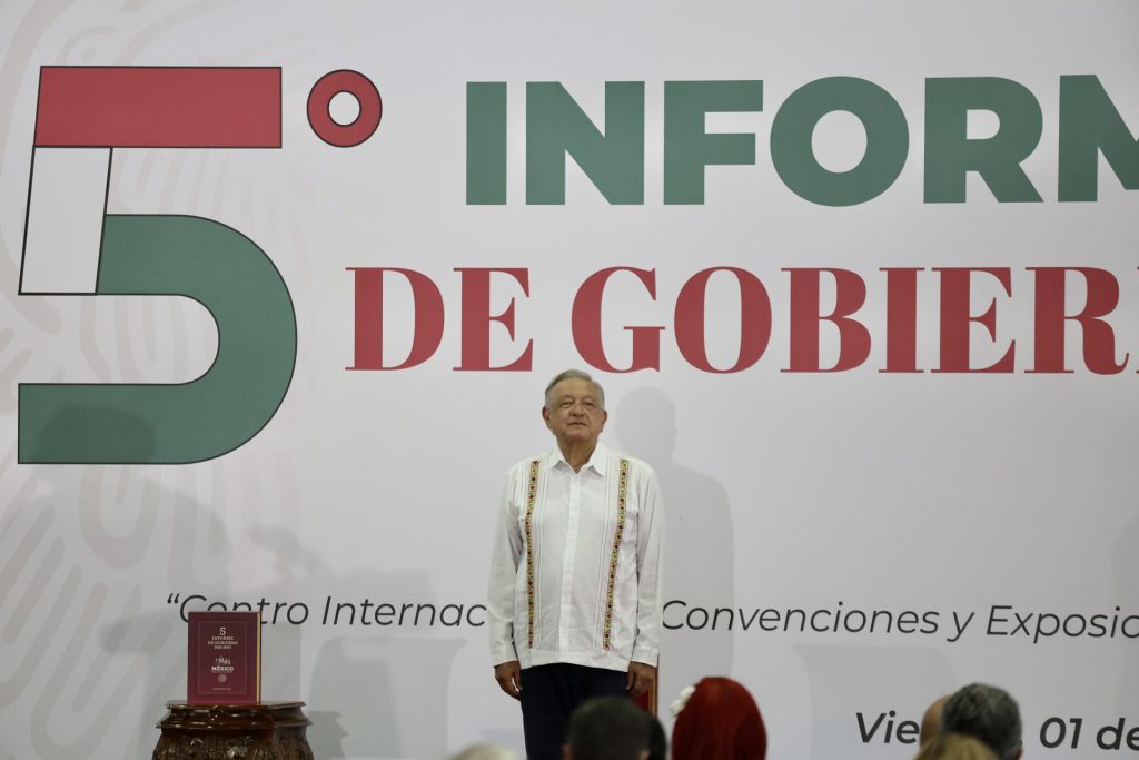 El presidente de México, Andrés Manuel López Obrador, participa durante su quinto informe de gobierno, en el estado de Campeche (México).