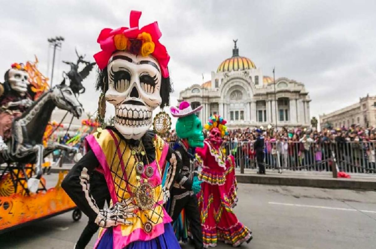 Abren licitación para organizar el Gran Desfile del Día de Muertos 