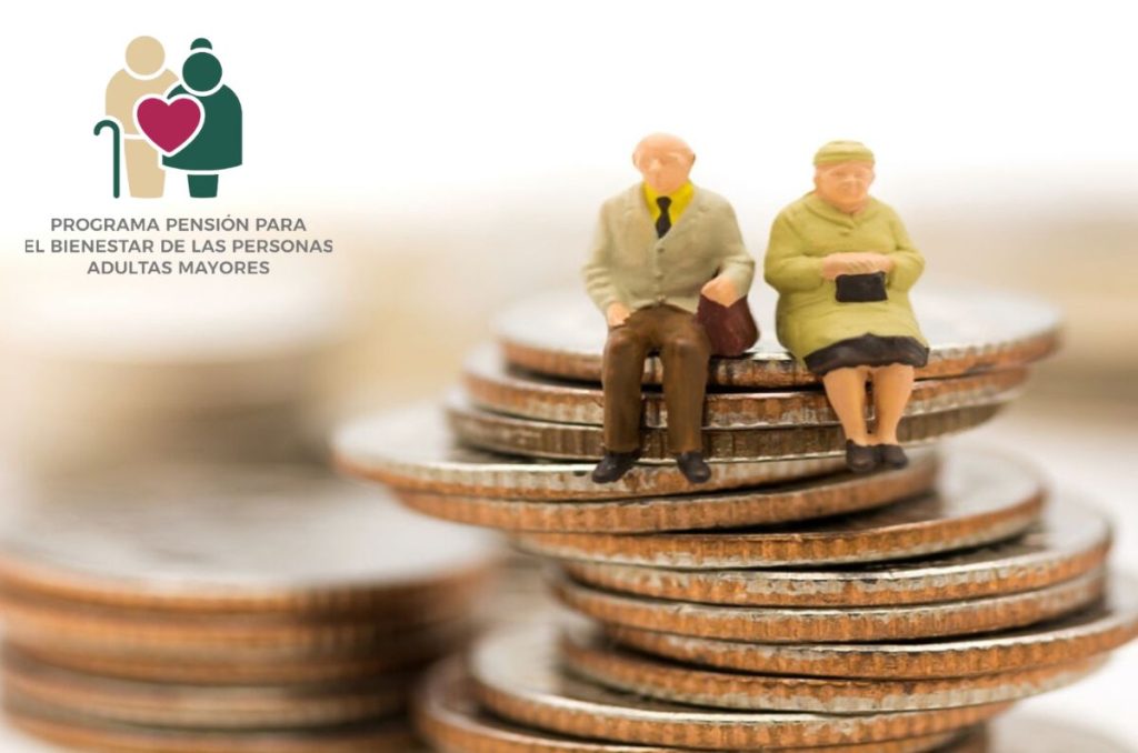 Ilustración de adultos mayores con dinero y logo de la Pensión Bienestar