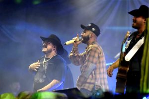 Grupo Frontera celebra Fiestas Patrias en Zócalo ante miles de personas