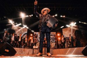 Grupo Marca Registrada alista fusión con Julieta Venegas