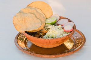 Pozole, el platillo más sano para fiestas patrias de acuerdo con IMSS