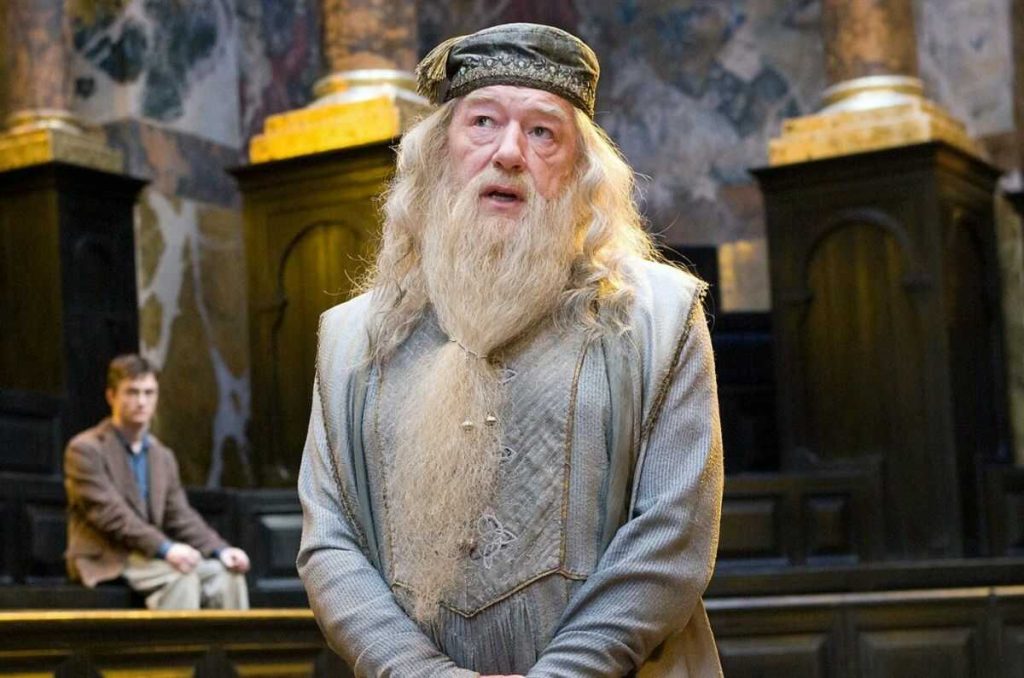 Michael Gambon caracterizado como Albus Dumbledore