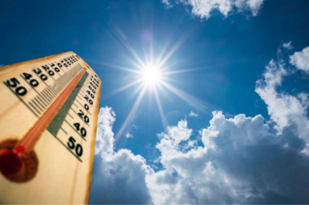 Fotografía del cielo con un termómetro