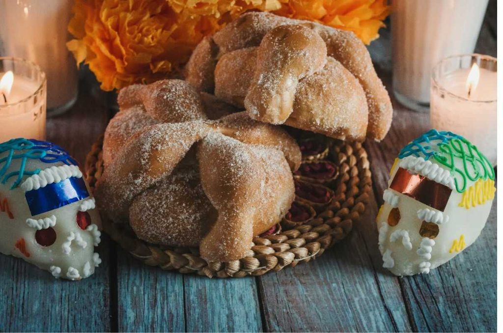 Calaveras de azúcar y pan de muerto