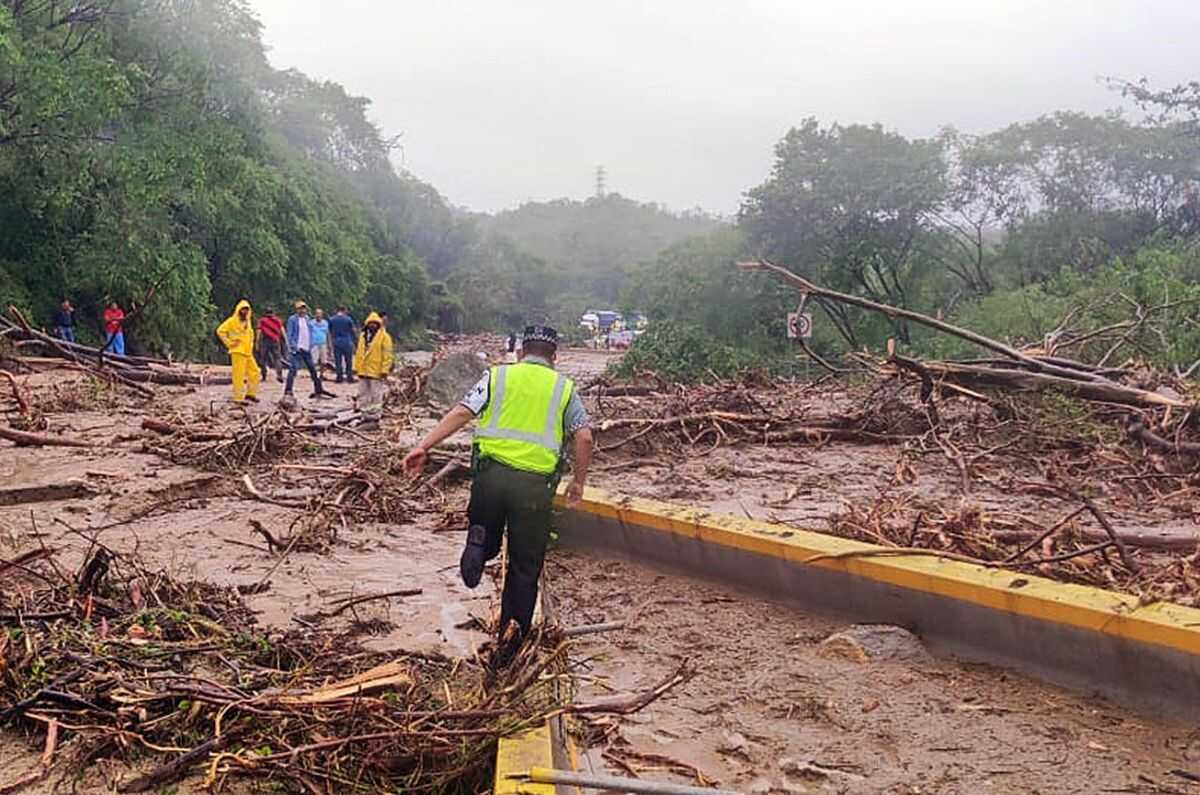 Impacto de Otis deja incomunicado a Guerrero y sin alerta sísmica a tres estados de México
