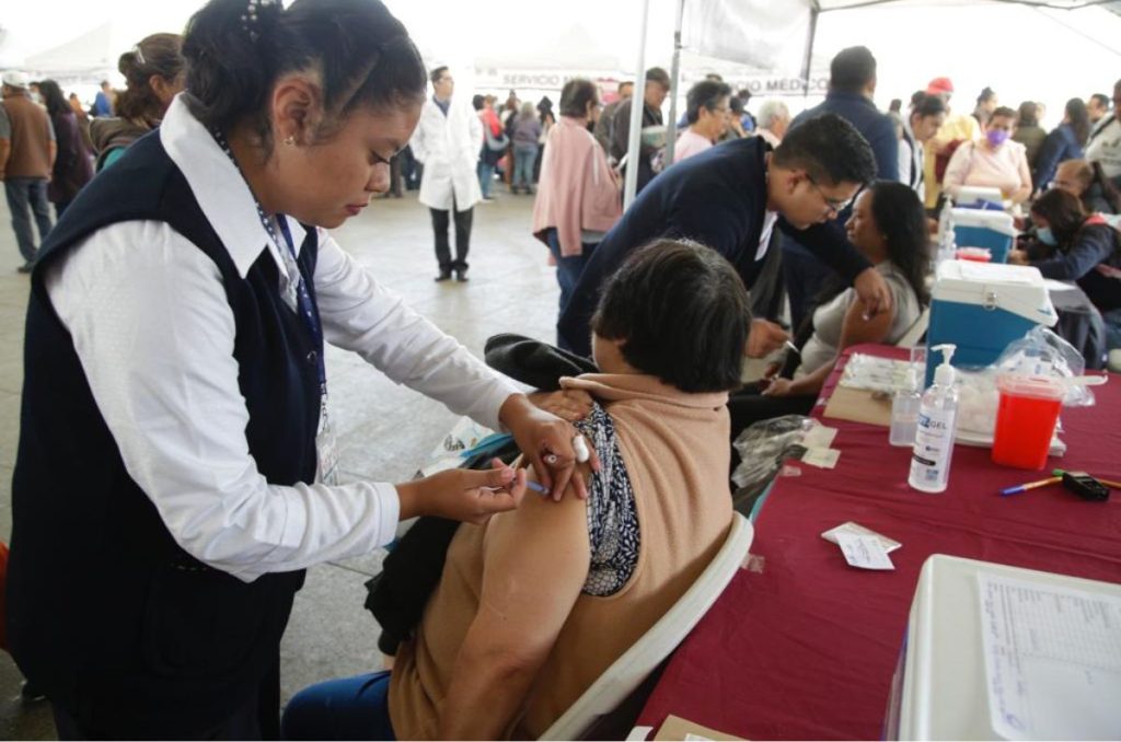 Campaña de vacunación contra COVID-19 e influenza