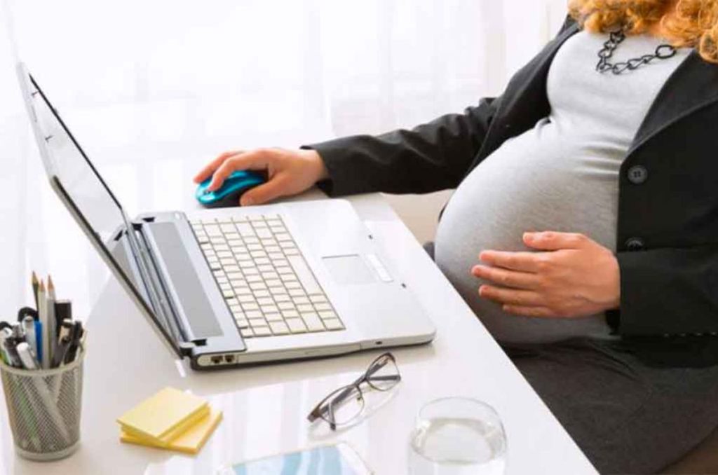 Mujer con incapacidad por maternidad