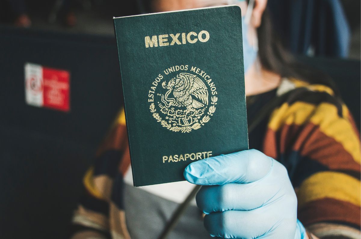 Mexico began requiring visas from foreigners, even to stop