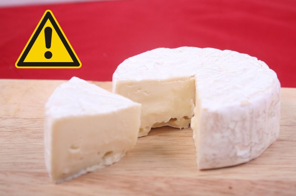 Queso panela con una señal de alerta