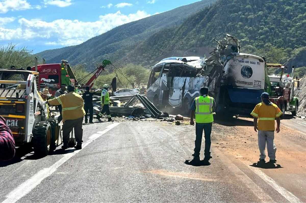 Volcadura de autobús en Oaxaca deja 18 migrantes sin vida y 29 heridos