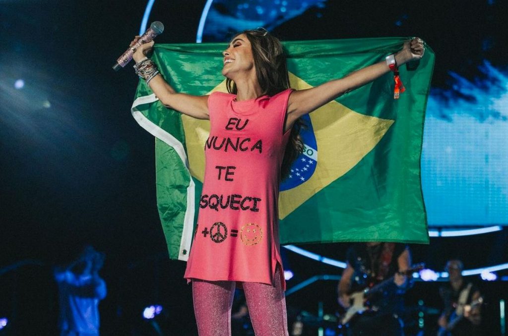 Anahí durante su concierto en Brasil