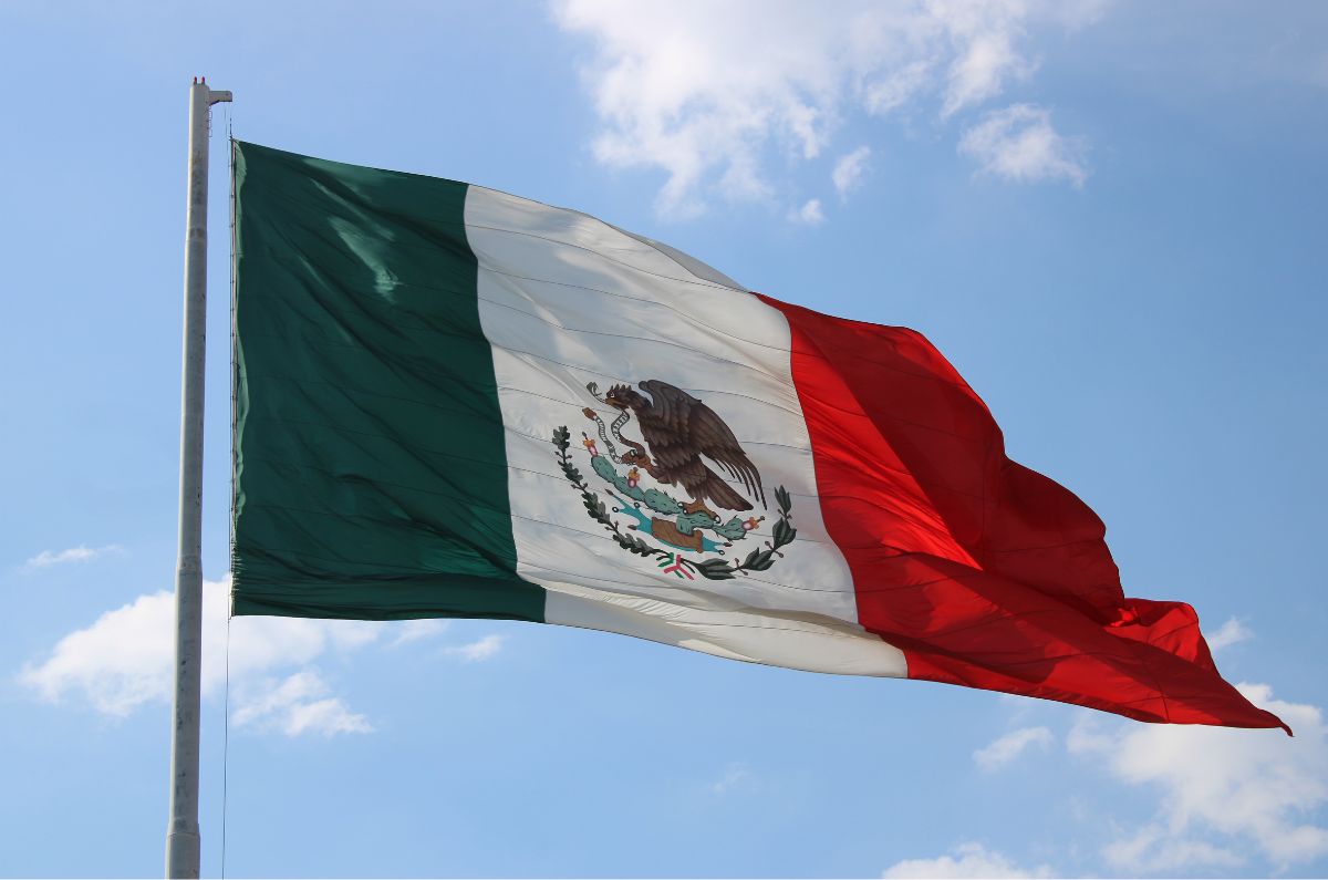Proponen hasta 4 años de cárcel a quien no entone bien el Himno Nacional Mexicano