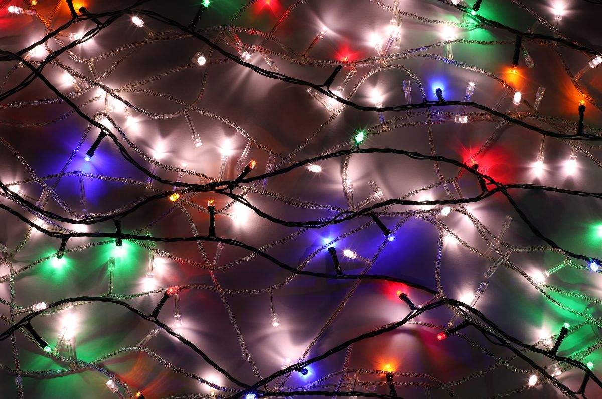 ¡No compres nuevas! Cómo reparar tus luces navideñas