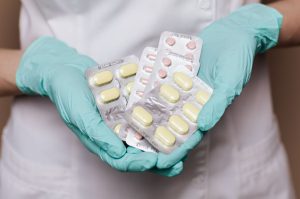 La forma correcta de tirar medicamentos caducados y evitar accidente