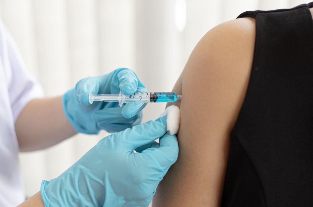 ¿Cuáles son los efectos secundarios de la vacuna contra COVID-19?