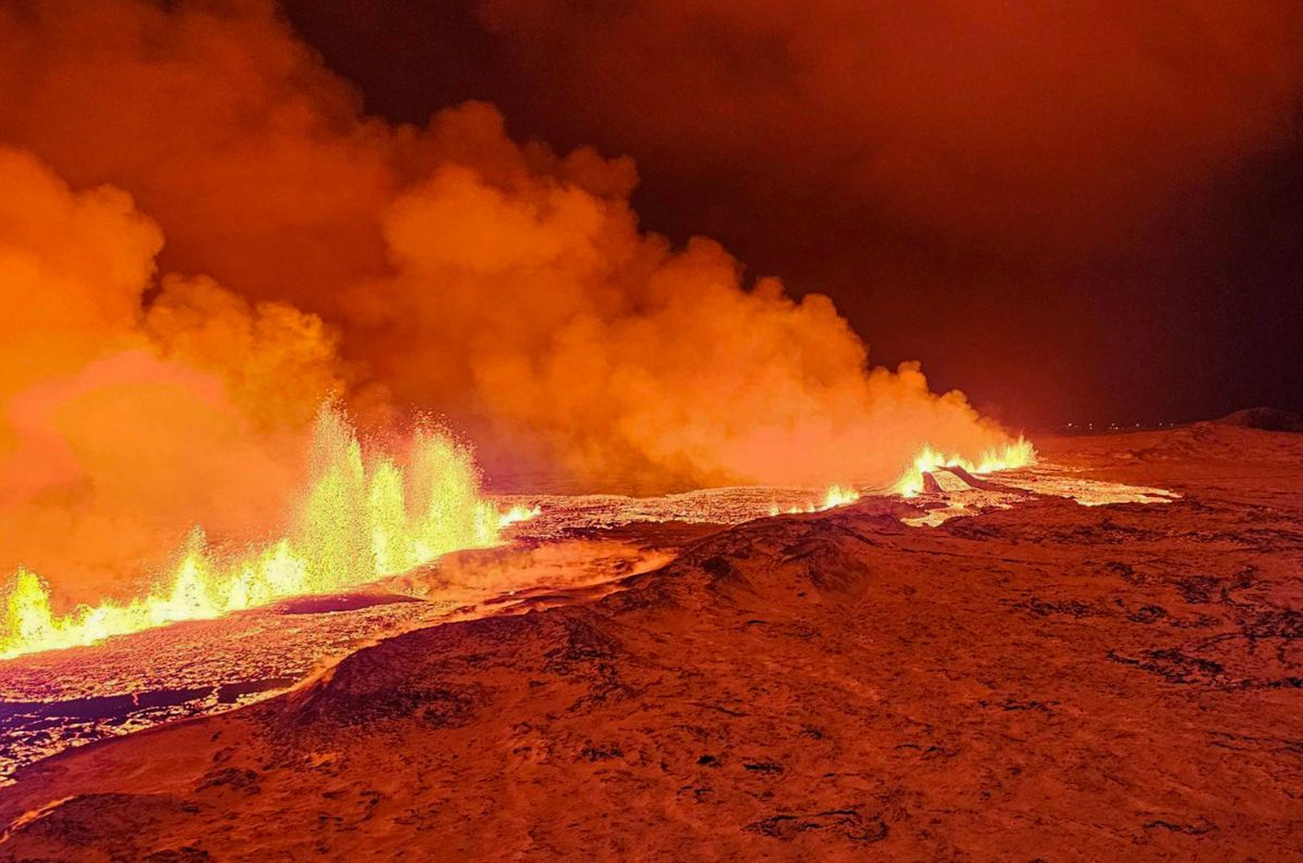 ¡Sorprendente! Volcán hace erupción en Grindavík, Islandia