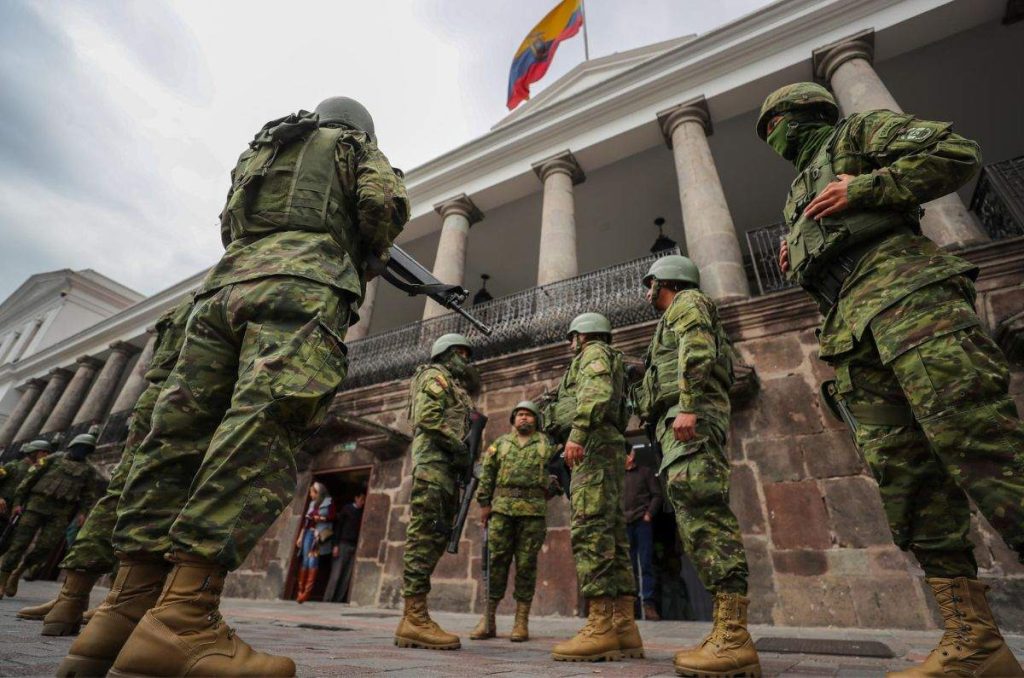 Ejército en calles de Ecuador