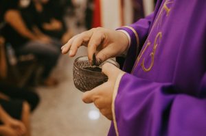 Semana Santa 2026: ¿Se puede recibir ceniza si no estás bautizado? Esto dice la Iglesia