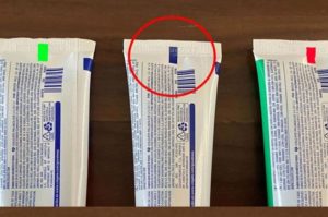 Este es el significado del código de colores en las pastas de dientes