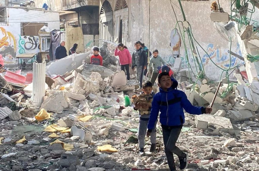 Unas 164 personas murieron y otras 200 resultaron heridas por ataques israelíes en varios puntos de Gaza durante las últimas 24 horas, informó este lunes el Ministerio de Sanidad.