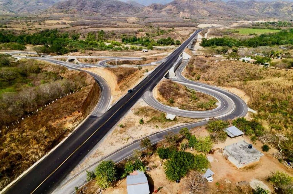 Trasladarse de Oaxaca a Puerto Escondido ahora es más fácil y accesible, gracias a la inauguración de la autopista Barranca Larga-Ventanilla.
