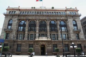 Banxico ve ‘mejoras’ en la inflación y prevé mayores recortes a la tasa de interés