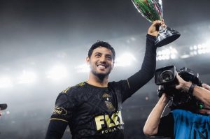 Carlos Vela busca lugar en LAFC o retiro, no hay más