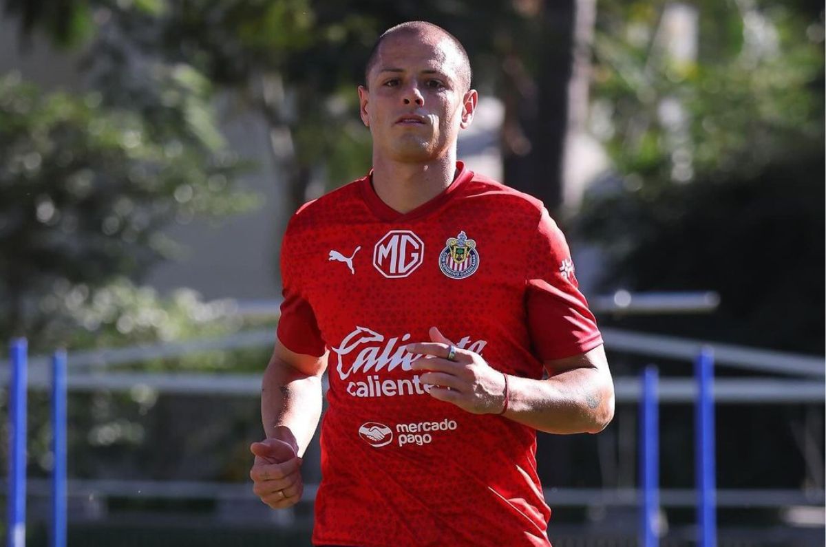 ‘Chicharito’ Hernández acelera recuperación con Chivas, debutaría en Clásico Nacional 