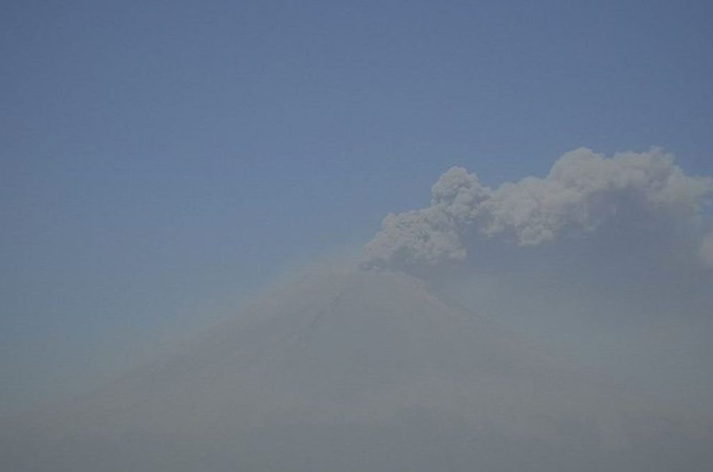 La caída de ceniza volcánica puede provocar varios problemas a la salud, sobretodo en el sistema respiratorio. Conoce algunos daños.