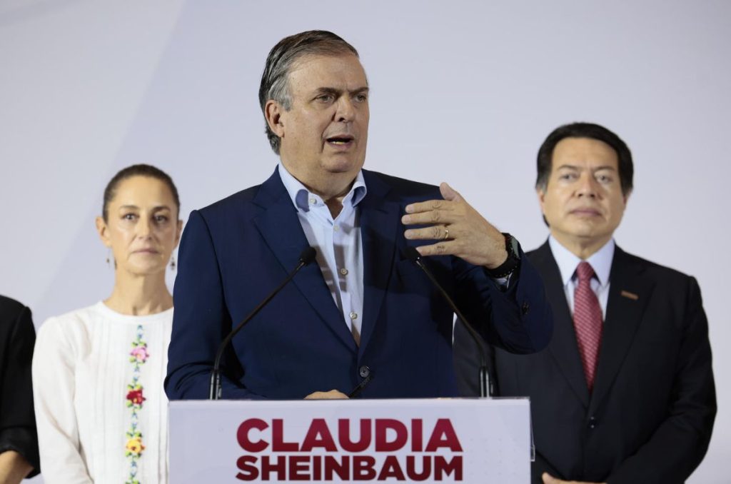Marcelo Ebrard, exaspirante a la candidatura presidencial por Morena, se une al equipo de campaña de la candidata Claudia Sheinbaum.