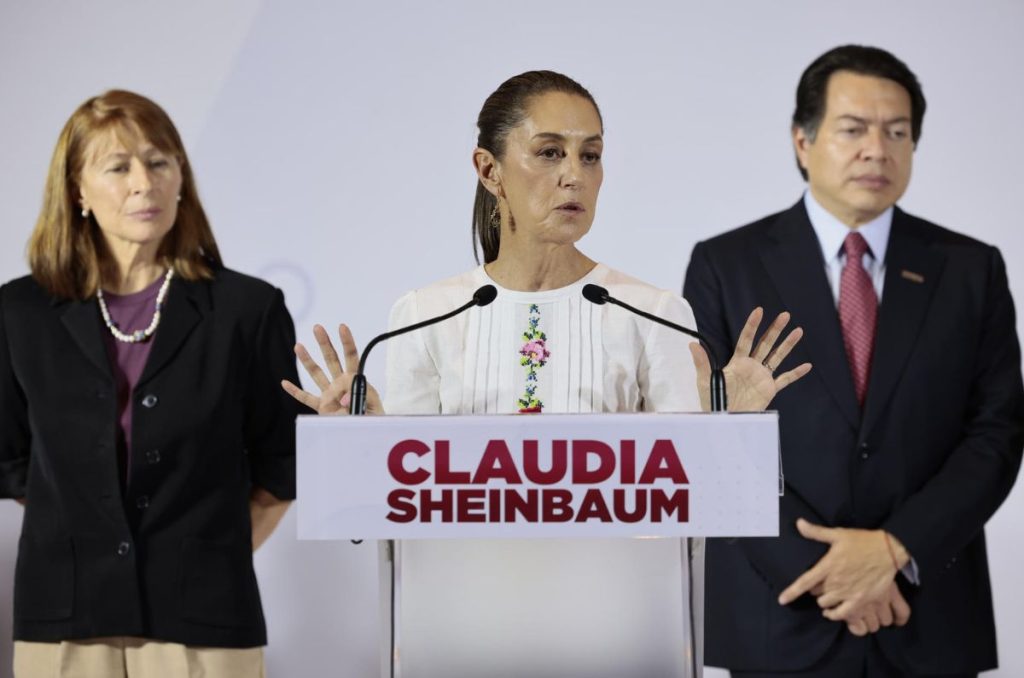 Marcelo Ebrard, exaspirante a la candidatura presidencial por Morena, se une al equipo de campaña de la candidata Claudia Sheinbaum.