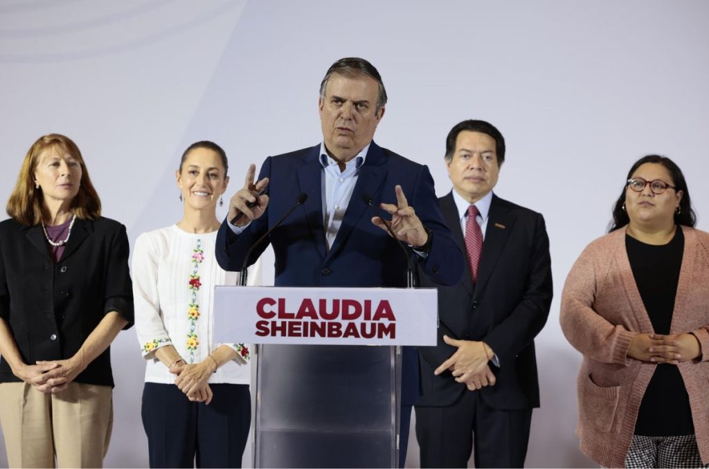 Marcelo Ebrard, exaspirante a la candidatura presidencial por Morena, se une al equipo de campaña de la candidata Claudia Sheinbaum.