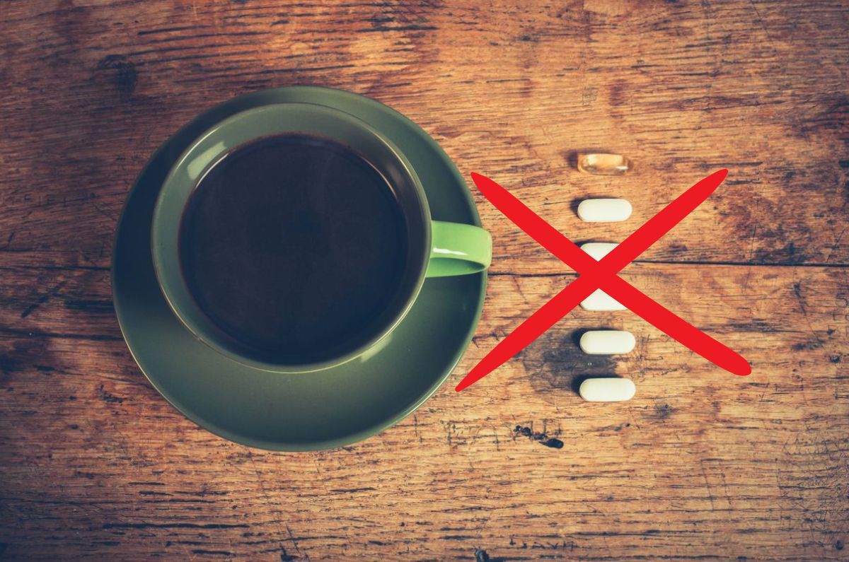 Estos son los medicamentos que no debes mezclar con café