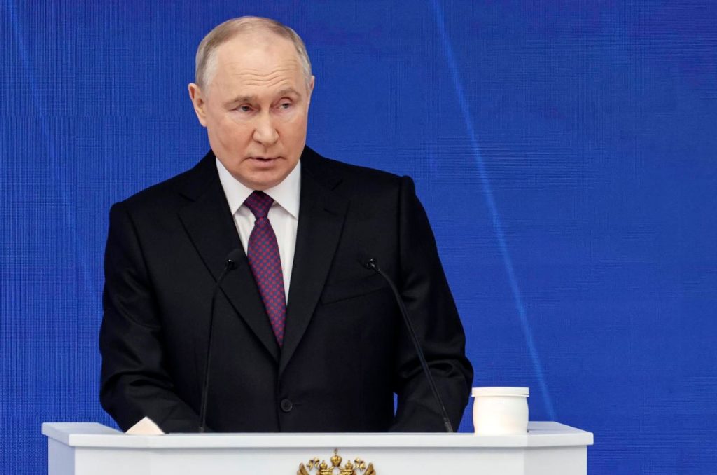 El presidente ruso Vladimir Putin amenazó con el uso de armas nucleares capaces de destruir la civilización si OTAN manda tropas a Ucrania.