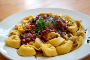 Historia y origen del tortellini, un clásico de la cocina italiana